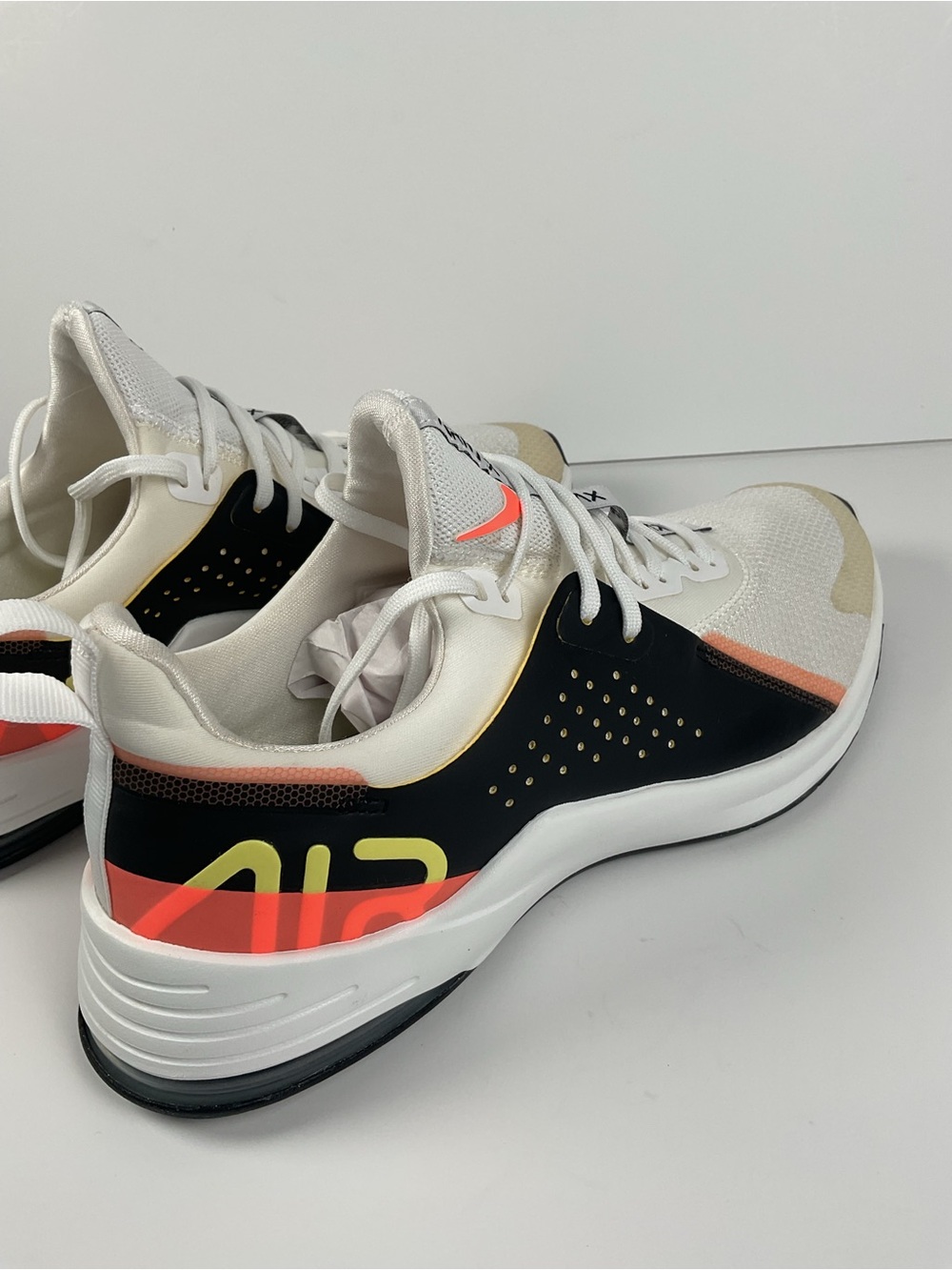 Nike Air Max Bella TR 4 Women's Size 9.5 Training Gym Workout Shoes White Black - Picture 4 of 10